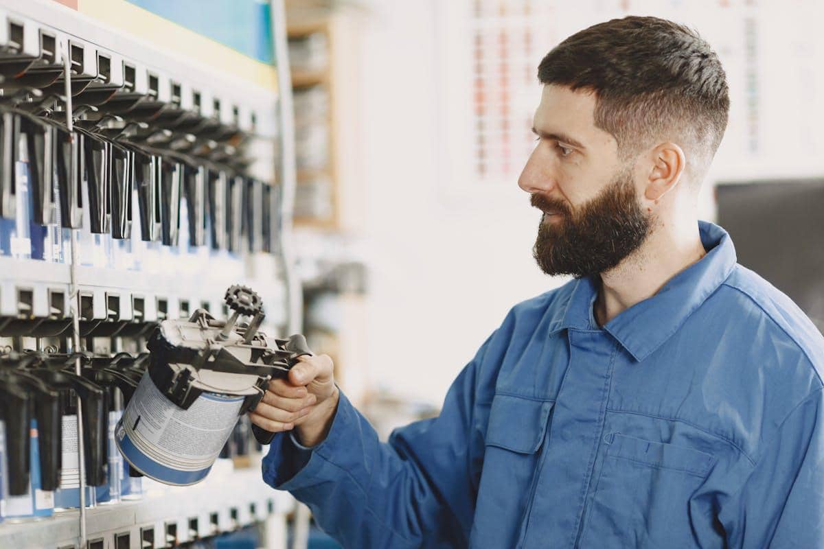 ilustrasi maintenance technician