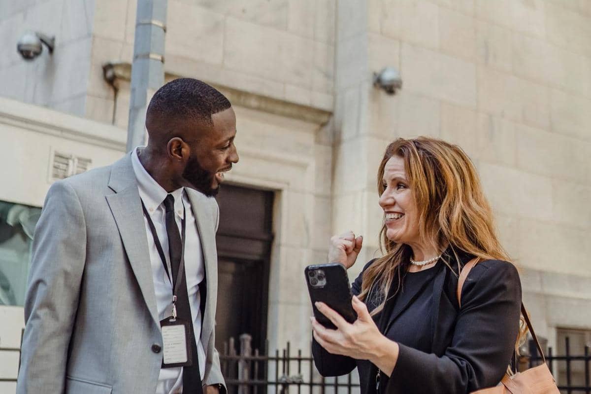 ilustrasi field surveyor/ enumerator 