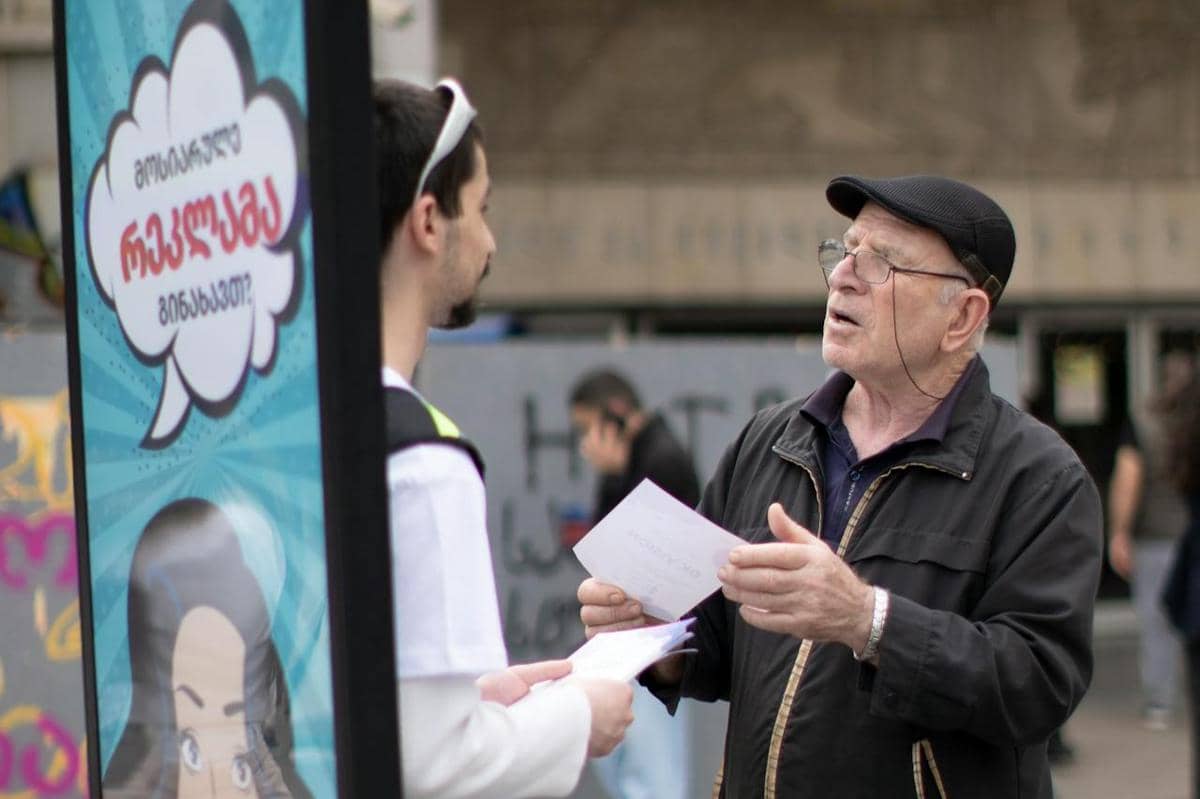 ilustrasi field surveyor/ enumerator 