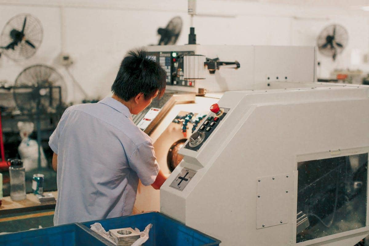 ilustrasi maintenance technician
