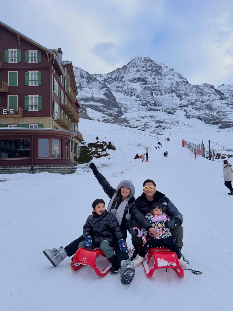 Keluarga Arief Muhammad main salju di Jungfraujoch