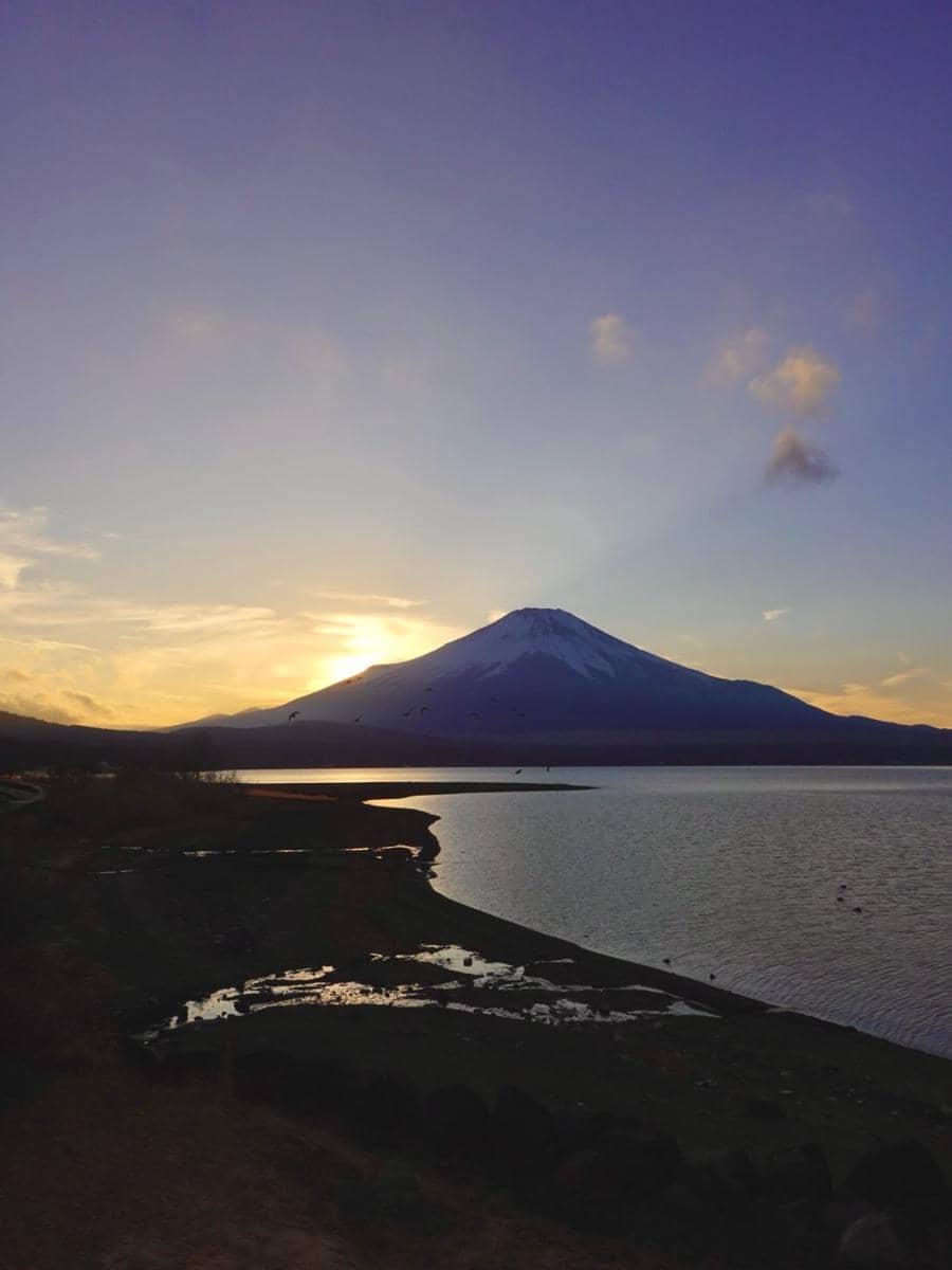 Miskah Shafa menikmati indahnya Gunung Fuji di Jepang.