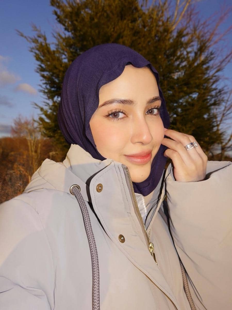 Miskah Shafa menikmati indahnya Gunung Fuji di Jepang.