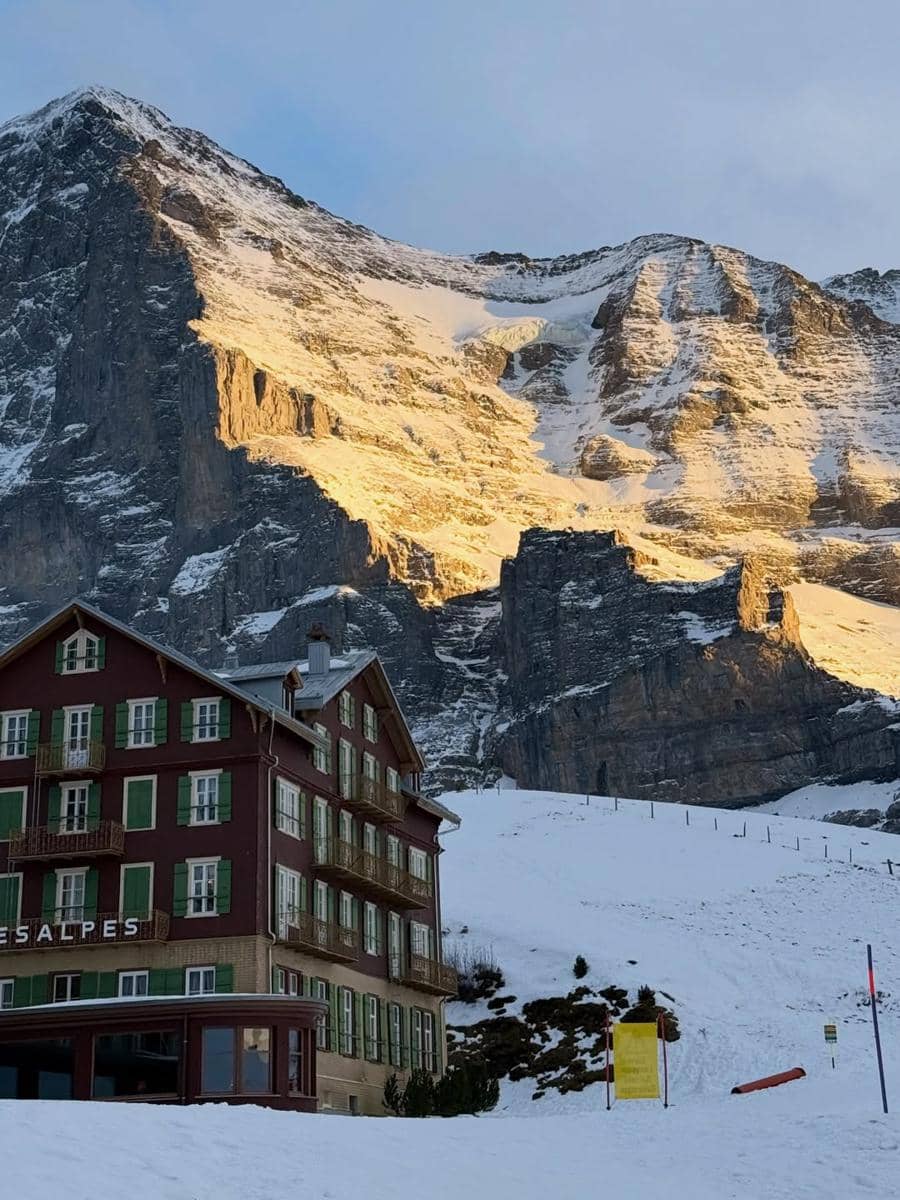 Keluarga Arief Muhammad main salju di Jungfraujoch