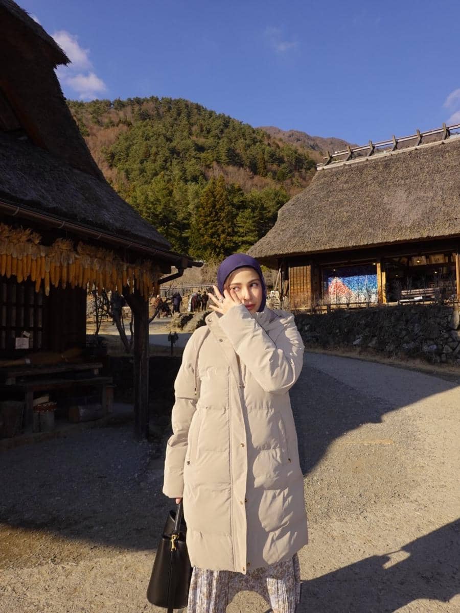 Miskah Shafa menikmati indahnya Gunung Fuji di Jepang.