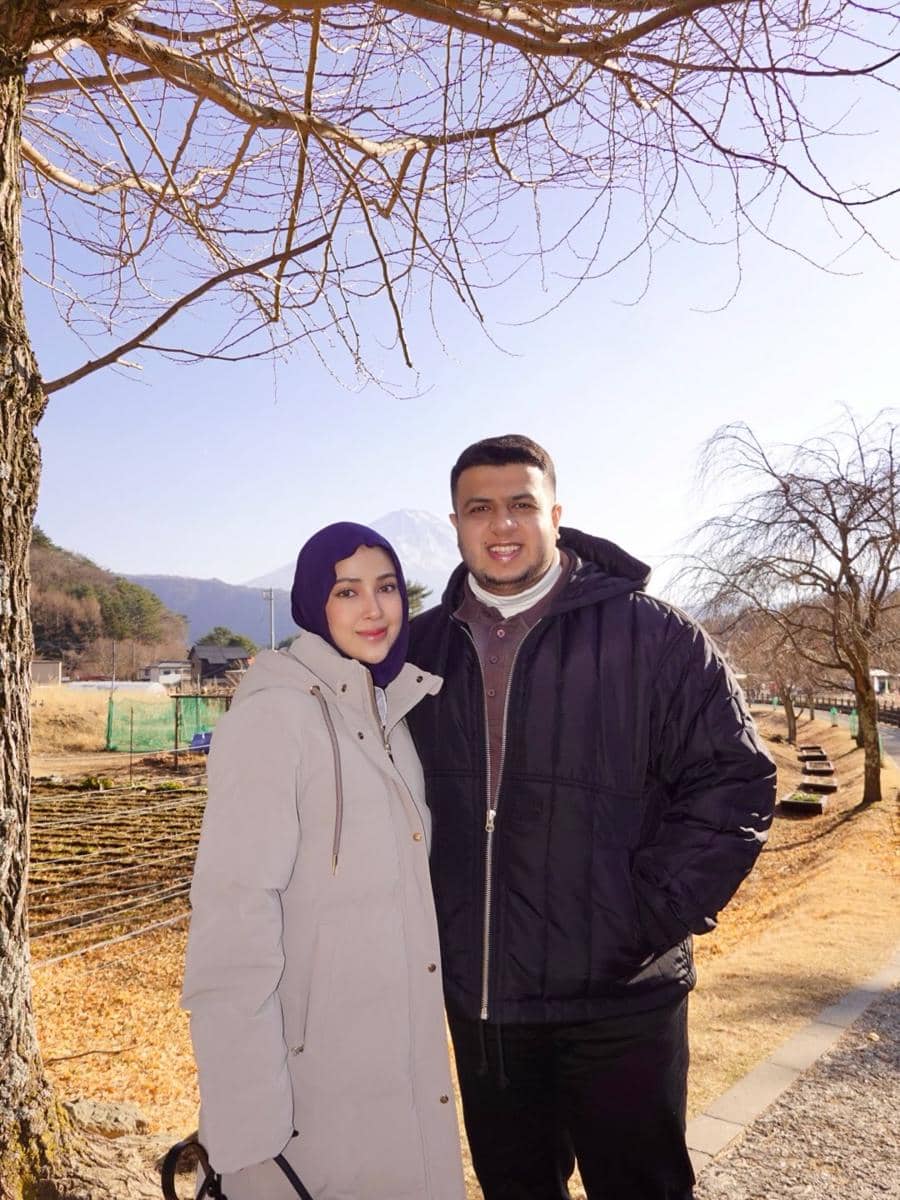 Miskah Shafa menikmati indahnya Gunung Fuji di Jepang.