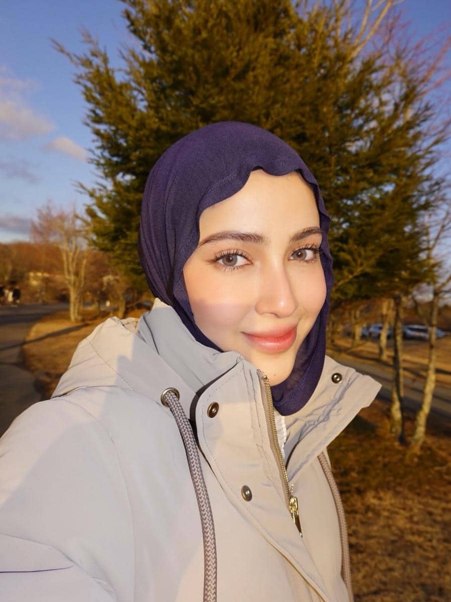 Miskah Shafa menikmati indahnya Gunung Fuji di Jepang.