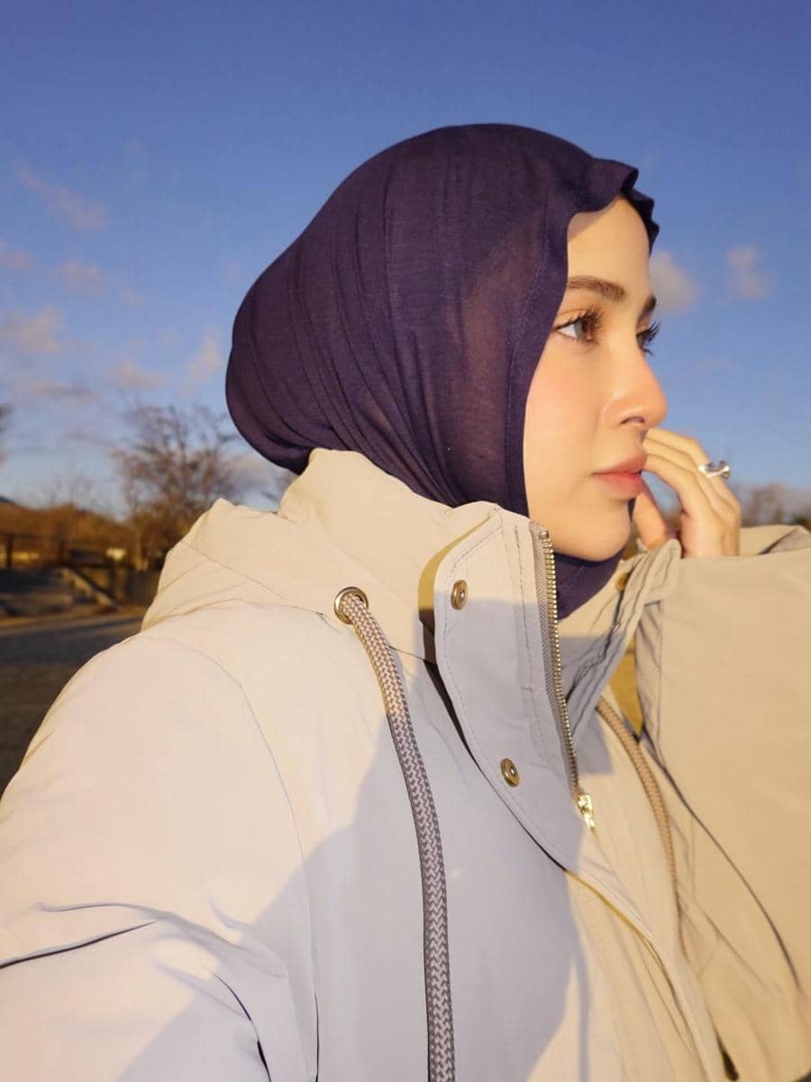 Miskah Shafa menikmati indahnya Gunung Fuji di Jepang.