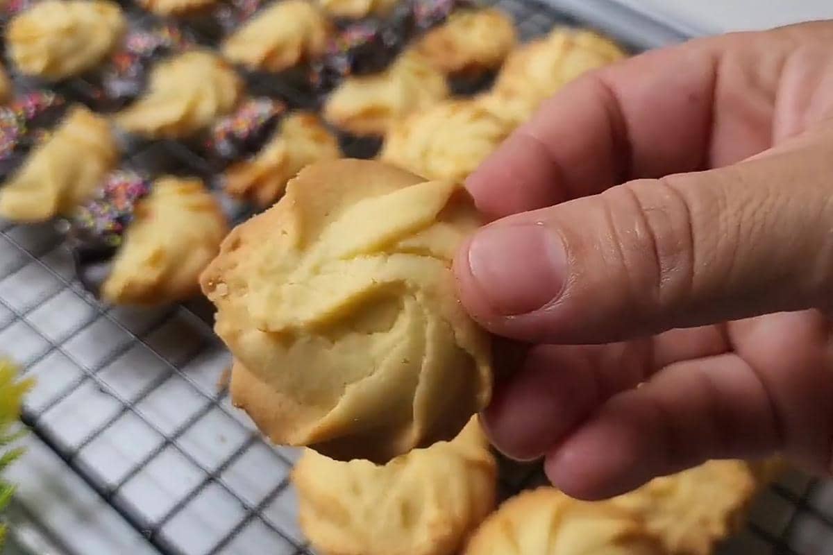 ilustrasi danish butter cookies