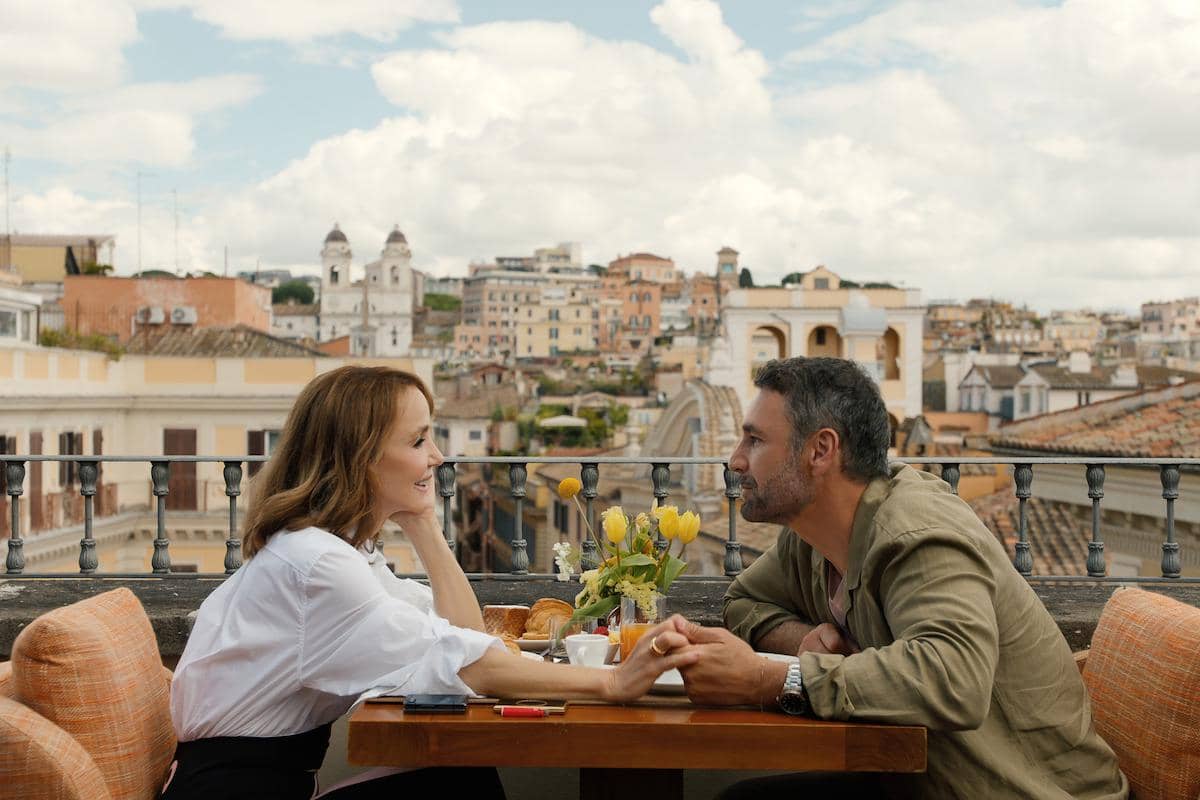 Potret Giancarlo (Raoul Bova) dan Sylvie (Philippine Leroy-Beaulieu) di Zuma Restaurant, Roma
