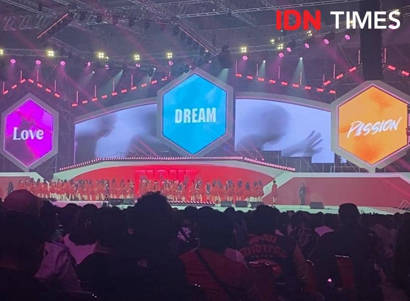 konser THE FIRST SNOW JKT48 14th Anniversary Concert & Gracia Graduation Ceremony 