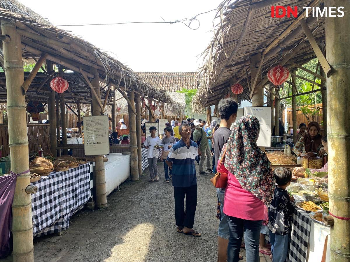 Potret suasana di Pasar Pundensari, Desa Wisata Gunungsari, Madiun 