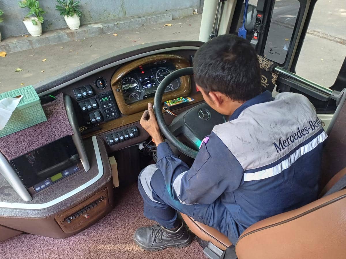 Inspeksi Teknis dan Servis Darurat oleh Tim Mercedes-Benz Bus Year-End Rescue.jpeg