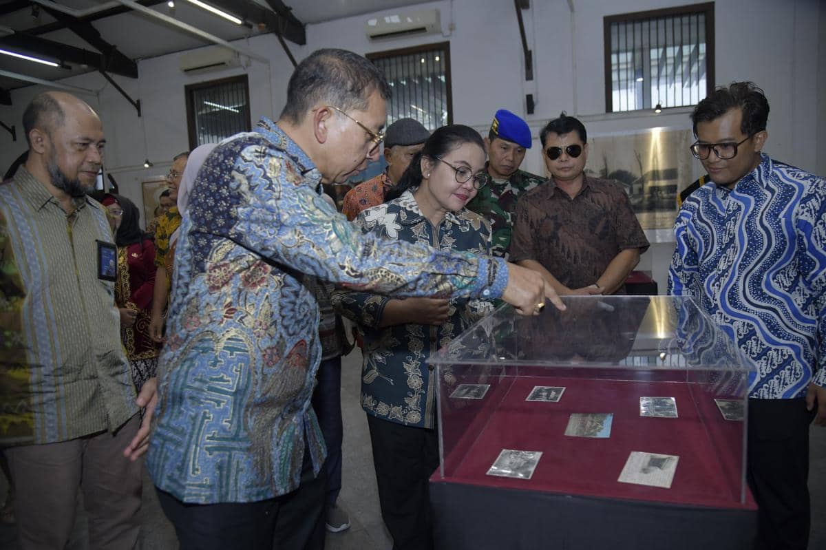 kartu pos, sejarah semarang, gedung oudetrap, kota lama