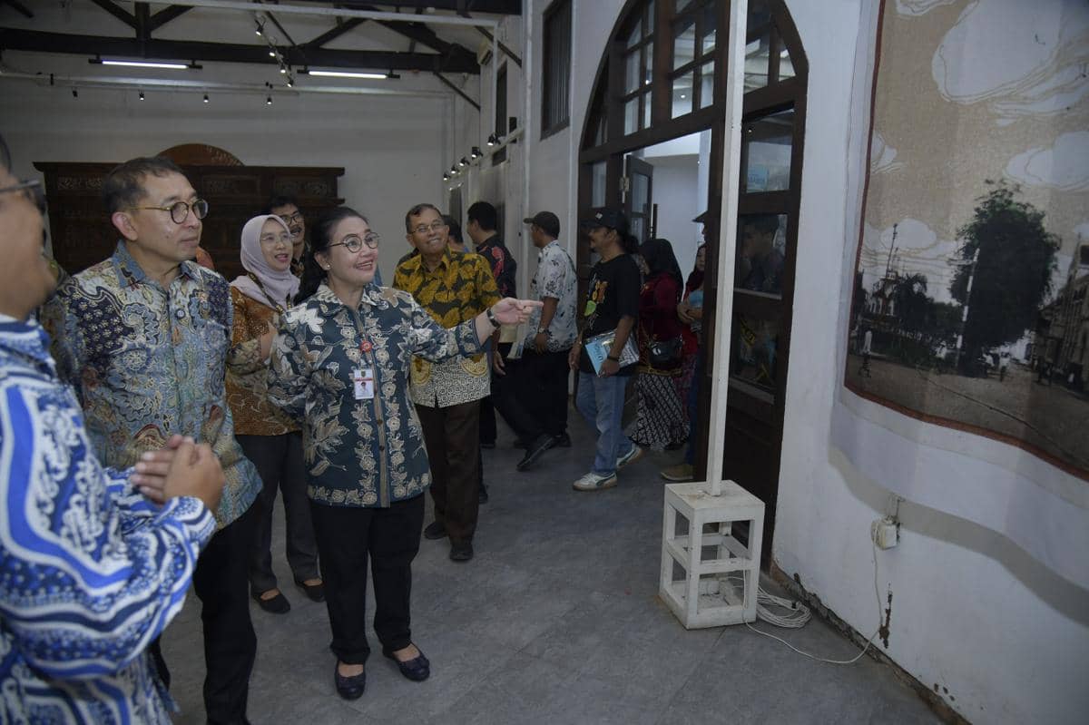 kartu pos, sejarah semarang, gedung oudetrap, kota lama