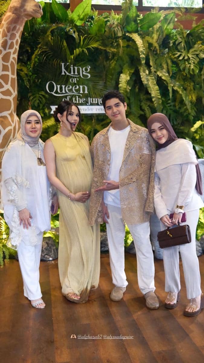 Gaya Alyssa di gender reveal.