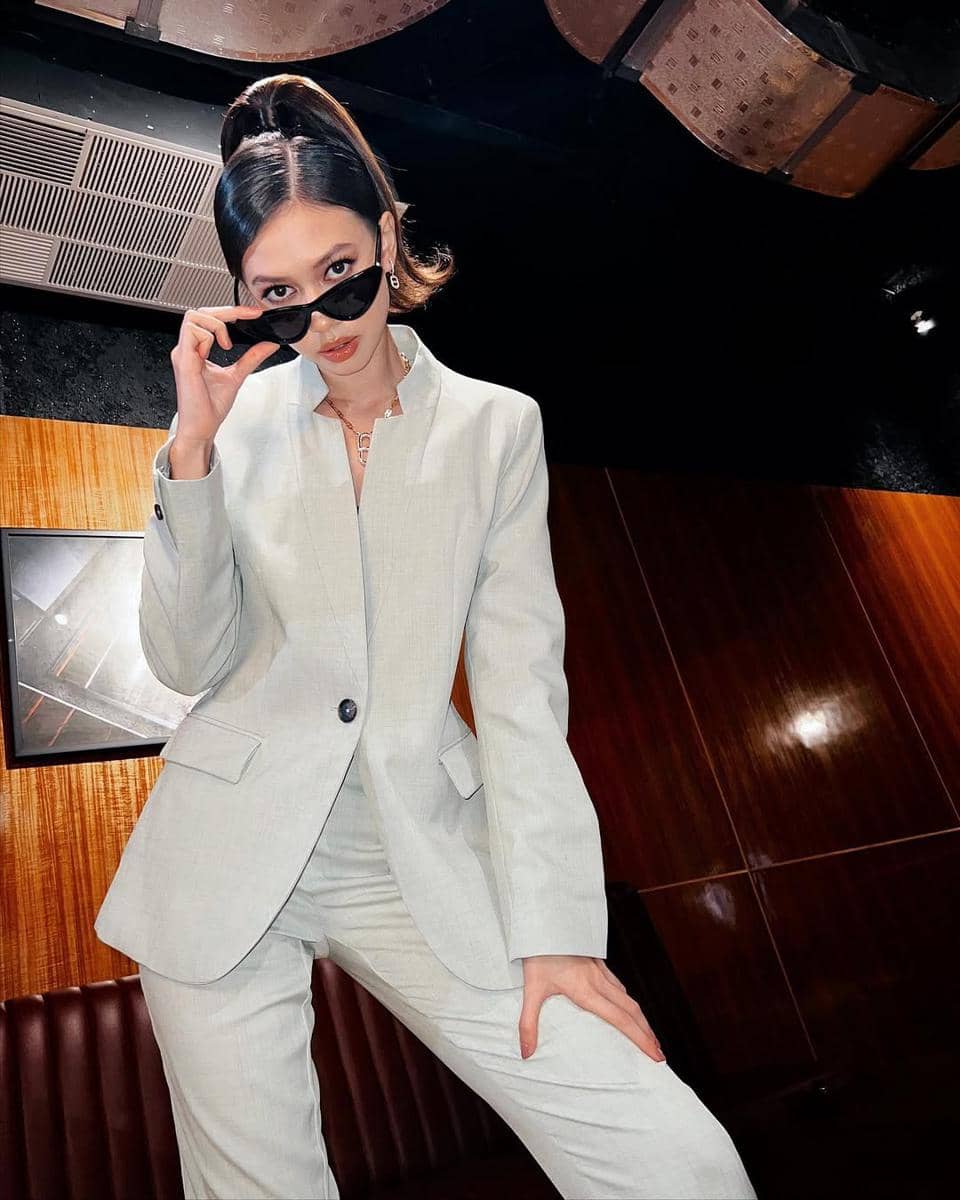 ide OOTD smart casual buat ngantor ala Yuki Kato