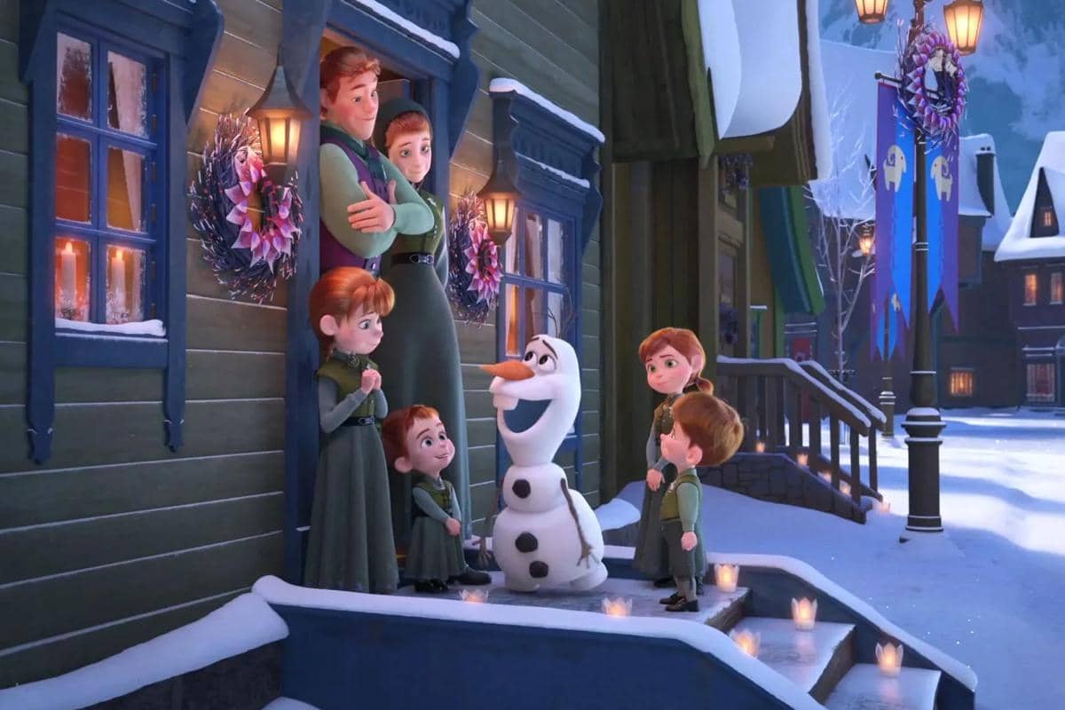 Olaf berkeliling mendatangi rumah warga untuk menyaksikan tradisi mereka di hari Natal