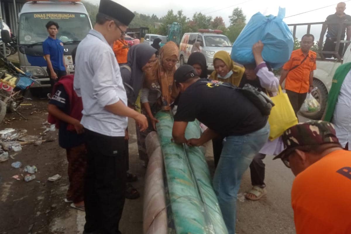 Perjalanan lebih dari 2.000 kilometer membawa mereka ke 3 lokasi bencana, yakni Batu Busuak di Kota Padang, Malalak di Kabupaten Agam, serta Malolo di Kabupaten Tanah Datar. IDN Times/Relawan 24 Jam. 