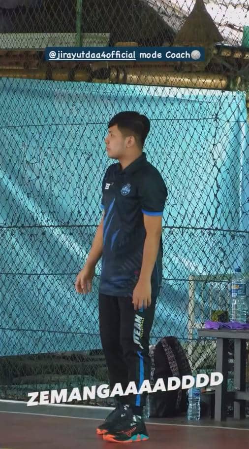 Jirayut Jadi Pelatih Voli di Klubnya Sendiri (instagram.com/jirayutdaa4official)