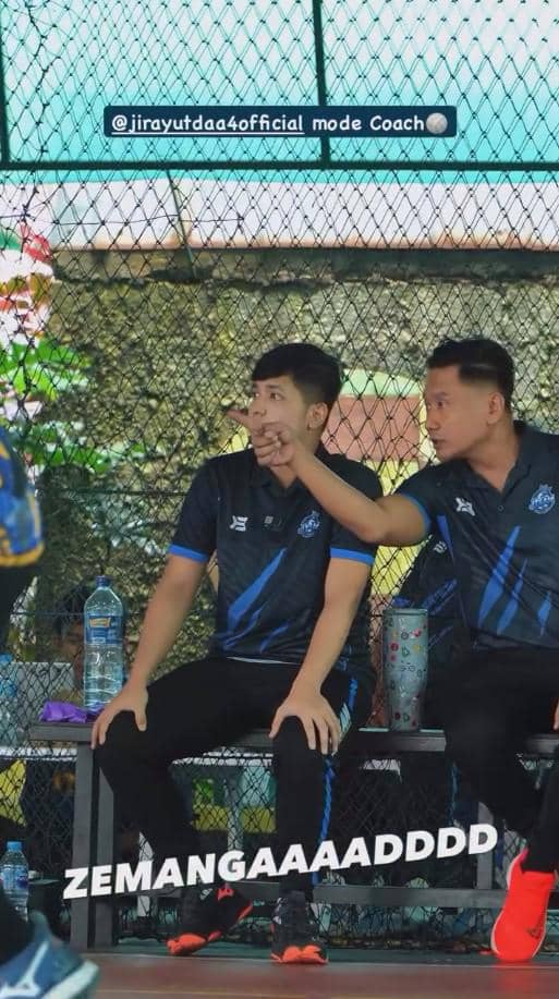 Jirayut Jadi Pelatih Voli di Klubnya Sendiri (instagram.com/jirayutdaa4official)