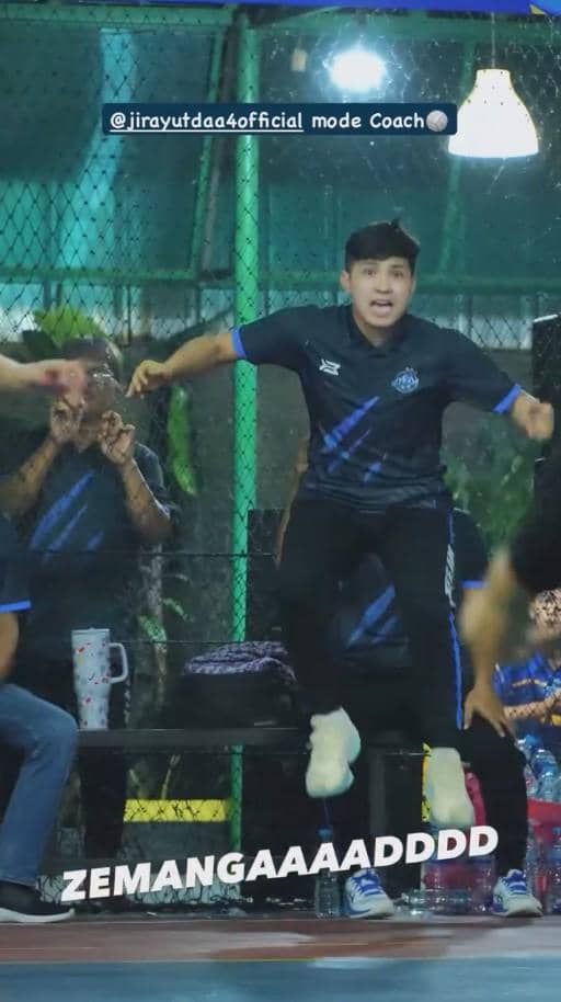 Jirayut Jadi Pelatih Voli di Klubnya Sendiri (instagram.com/jirayutdaa4official)