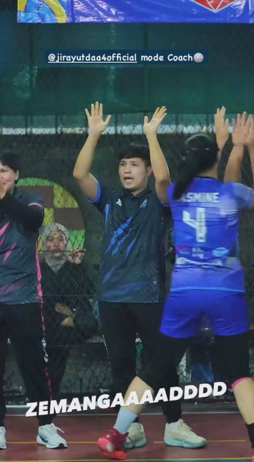 Jirayut Jadi Pelatih Voli di Klubnya Sendiri (instagram.com/jirayutdaa4official)