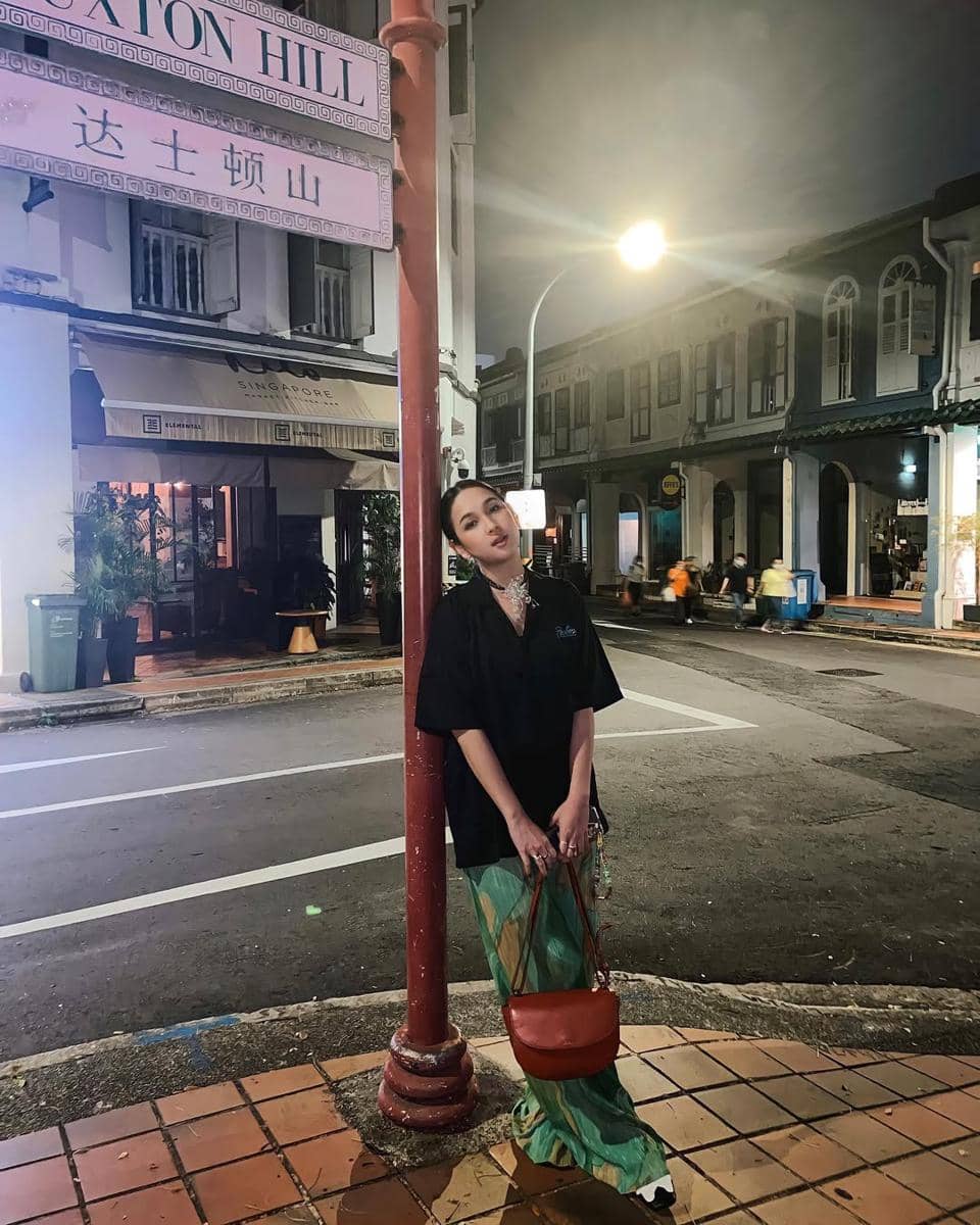 ide mix and match sneakers ala Agatha Pricilla 