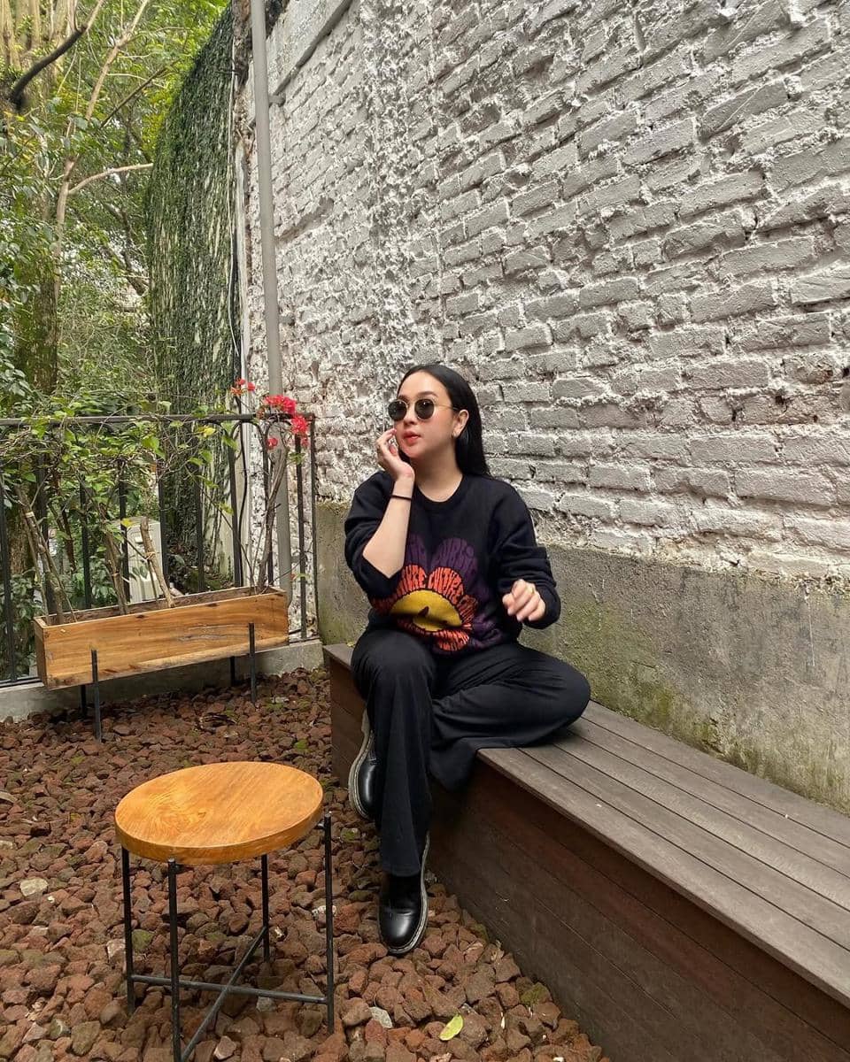 ide mix and match sneakers ala Agatha Pricilla