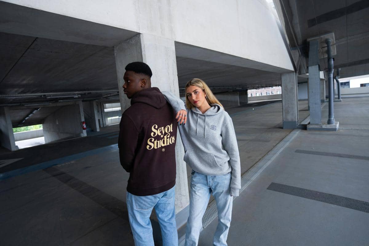 mengikuti selera umum