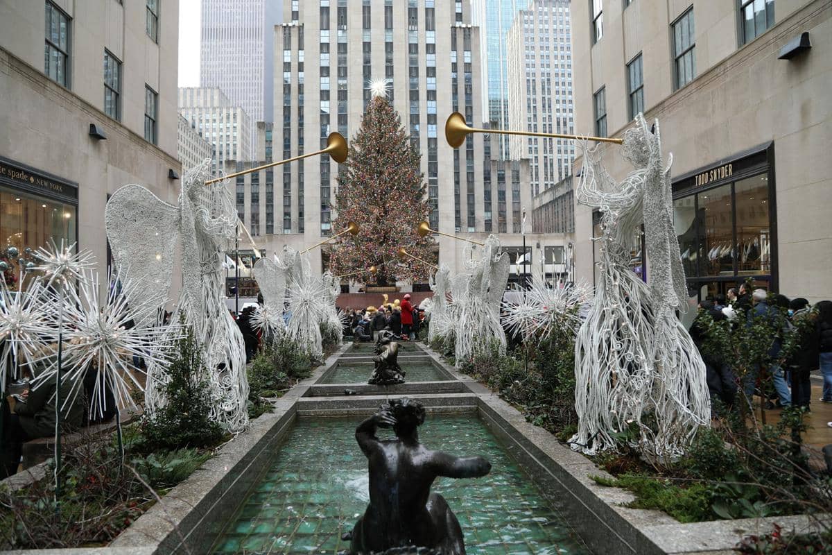 suasana Rockefeller Center di siang hari