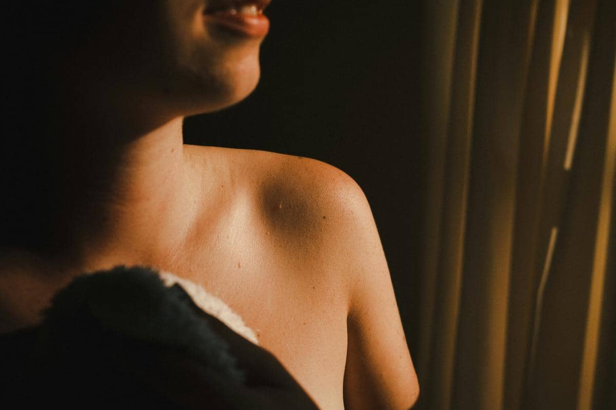 Potret pundak perempuan.