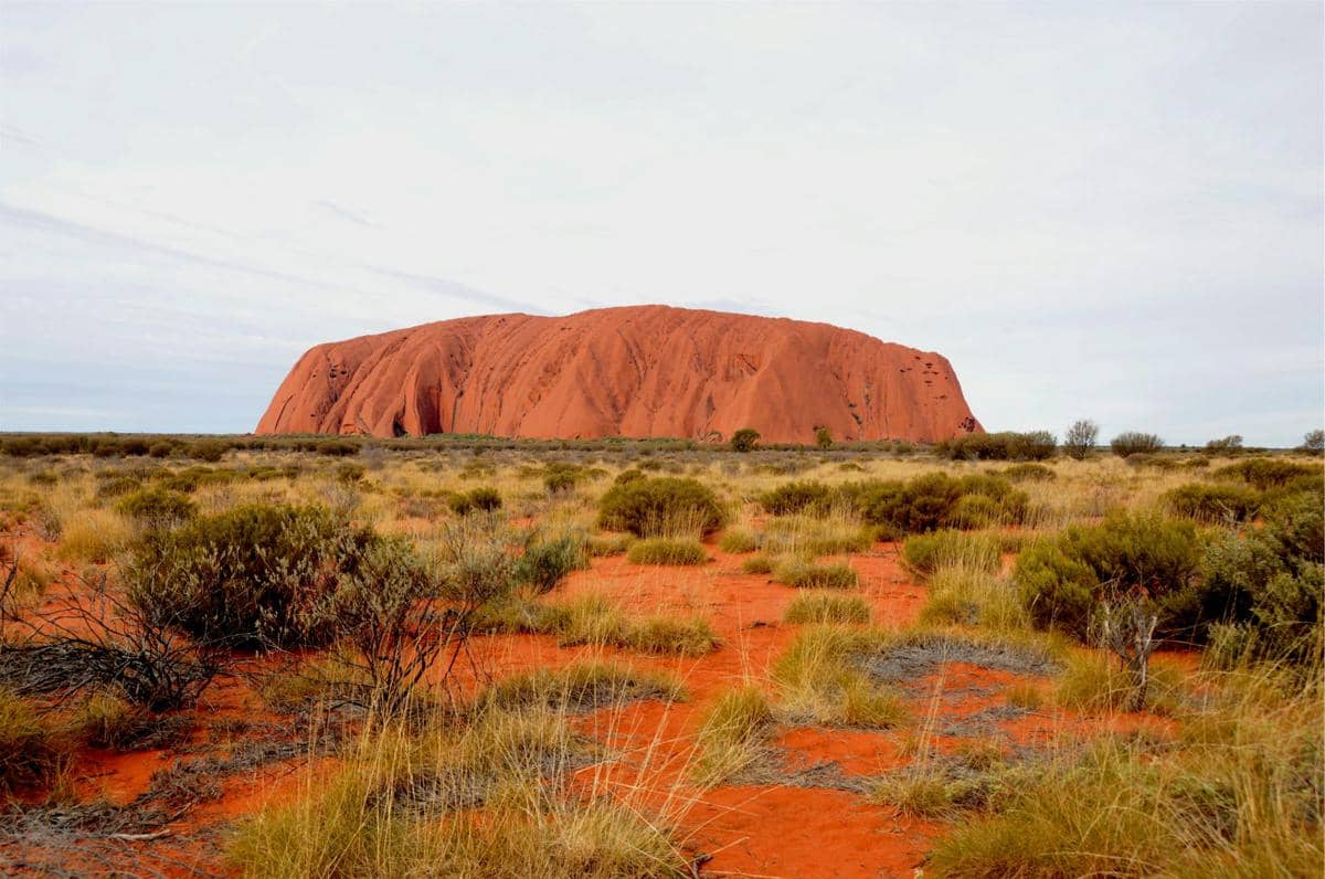 Ilustrasi gunung uluru di Australia