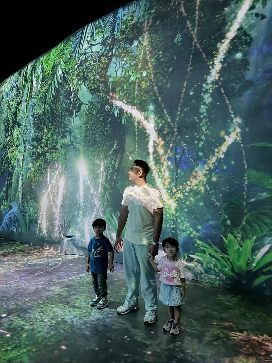 Keluarga Kesha Ratuliu liburan ke Singapura