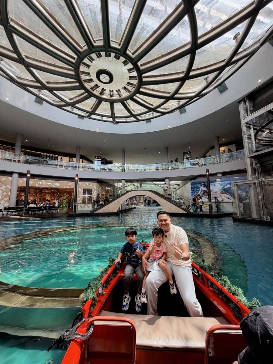 Keluarga Kesha Ratuliu liburan ke Singapura