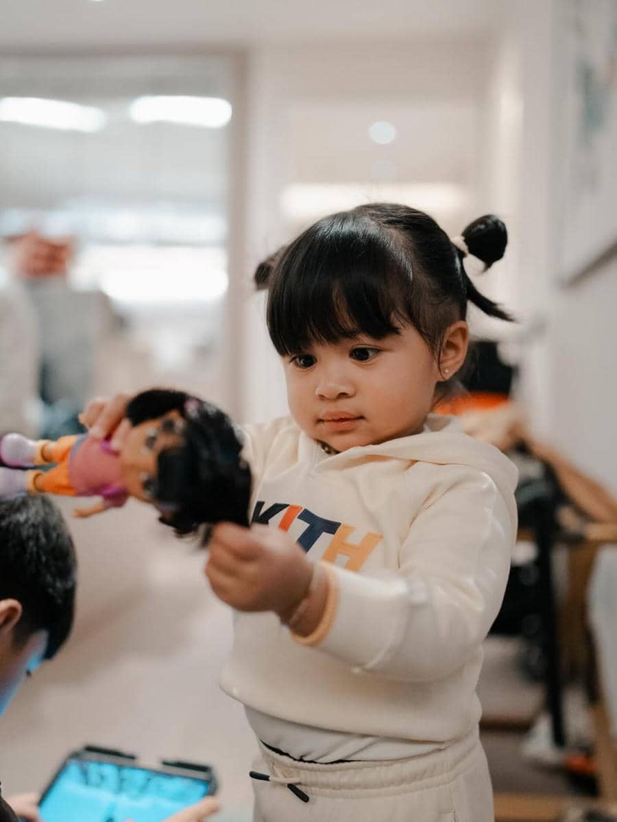 Ranaima saat pertama kali liburan di London.