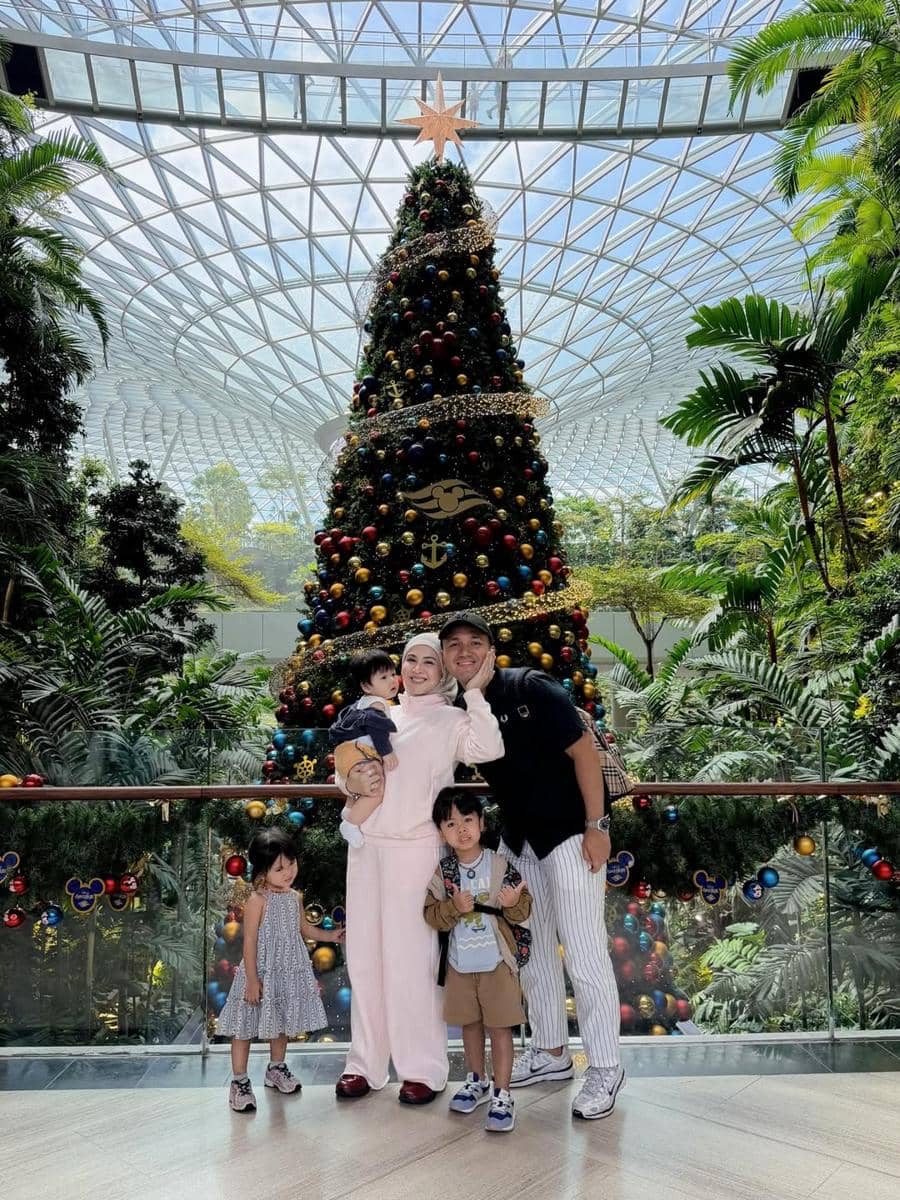 Keluarga Kesha Ratuliu liburan ke Singapura