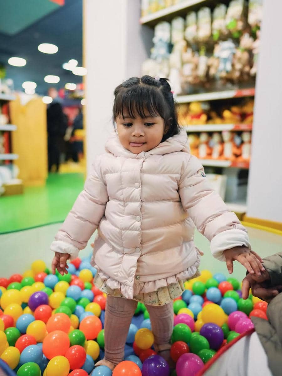 Ranaima saat pertama kali liburan di London.