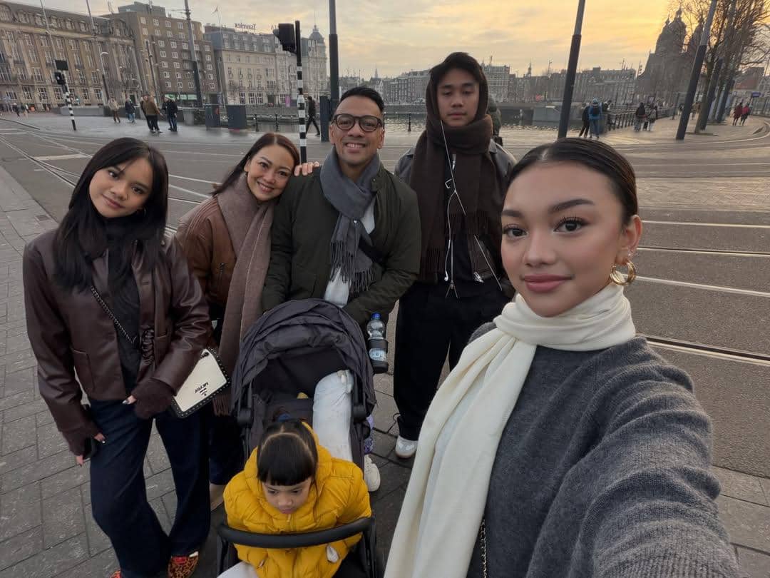 Keluarga Riafinola memulai liburan di musim dingin di Belanda