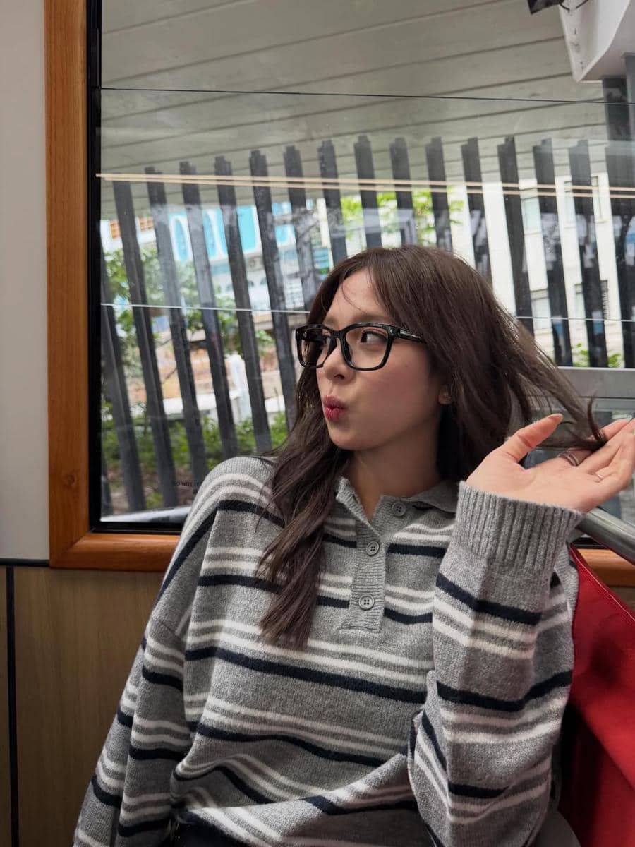 Zee Asadel pertama kali naik The Peak Tram di Hong Kong.