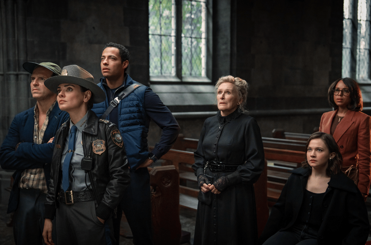 Wake Up Dead Man: A Knives Out Mystery