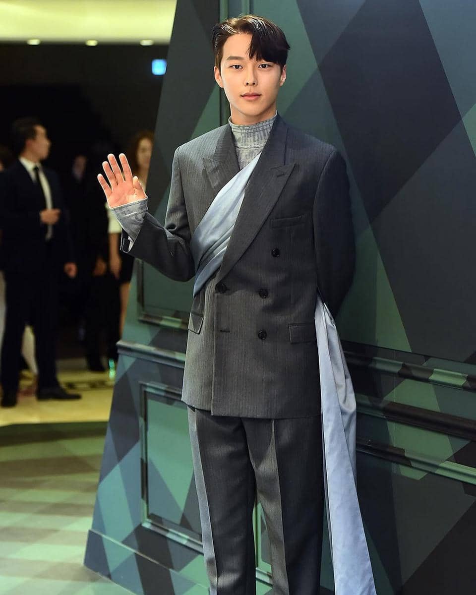 Outfit Formal Wear ala Jang Ki Yong