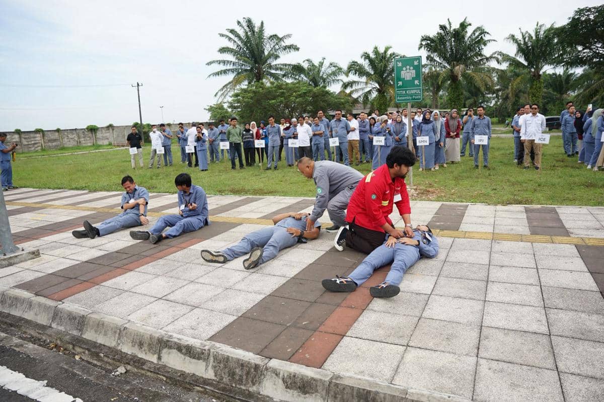 Para pegawai PT Inalum saat simulasi keadaan darurat di Kualatanjung, Batubara, Senin (22/12/2025) (dok.Inalum)