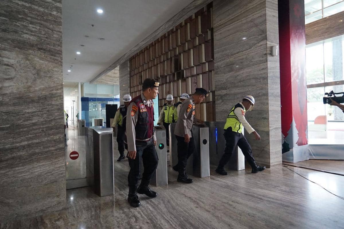 Para pegawai PT Inalum saat simulasi keadaan darurat di Kualatanjung, Batubara, Senin (22/12/2025) (dok.Inalum)