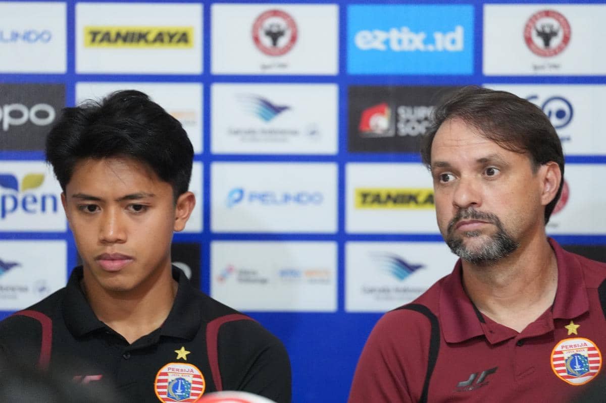 Pelatih Persija, Mauricio Souza dalam sesi jumpa pers