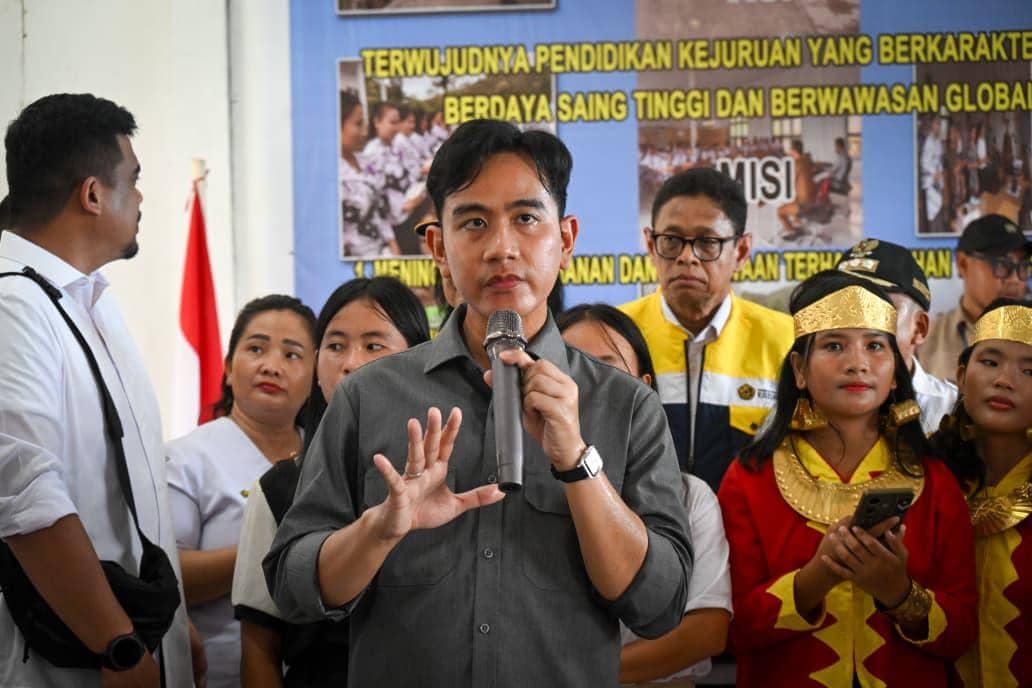 Kala Gibran Tinjau Pembangunan Jembatan Gantung di Nias Selatan