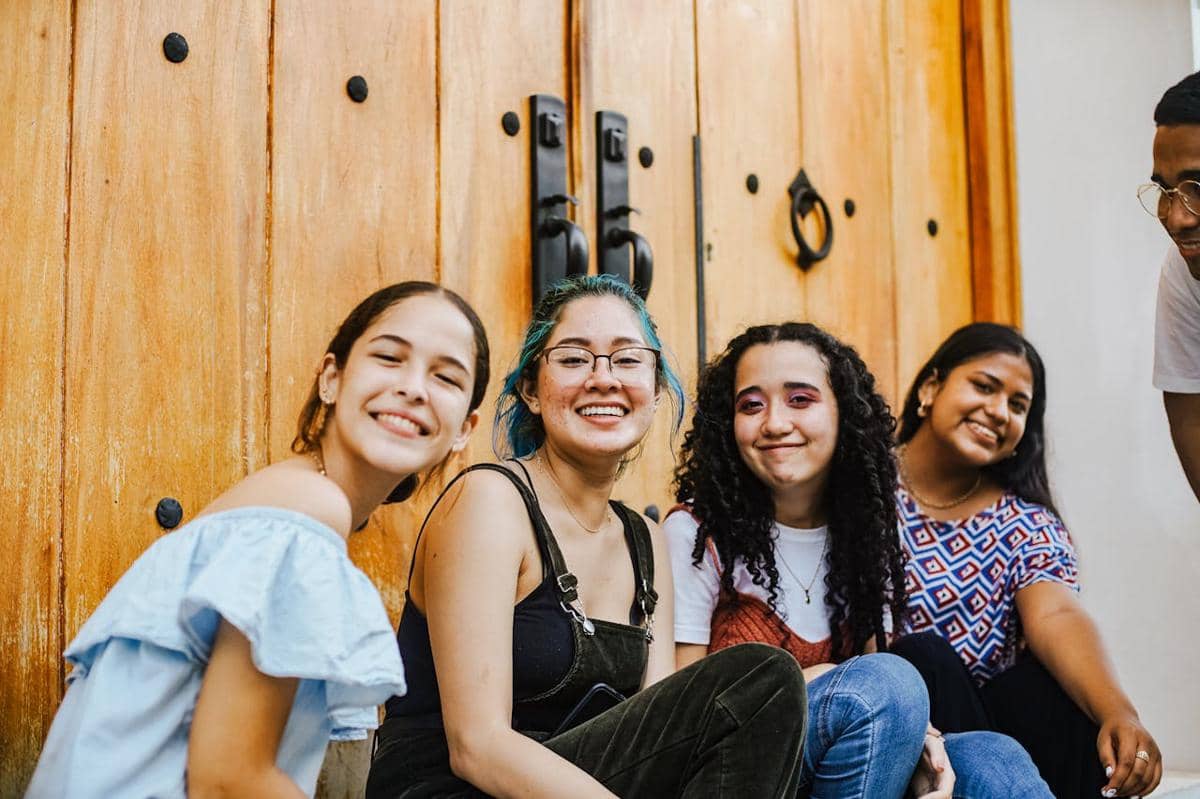 Ilustrasi pertemanan (pexels.com/Photo by Luis Quintero)