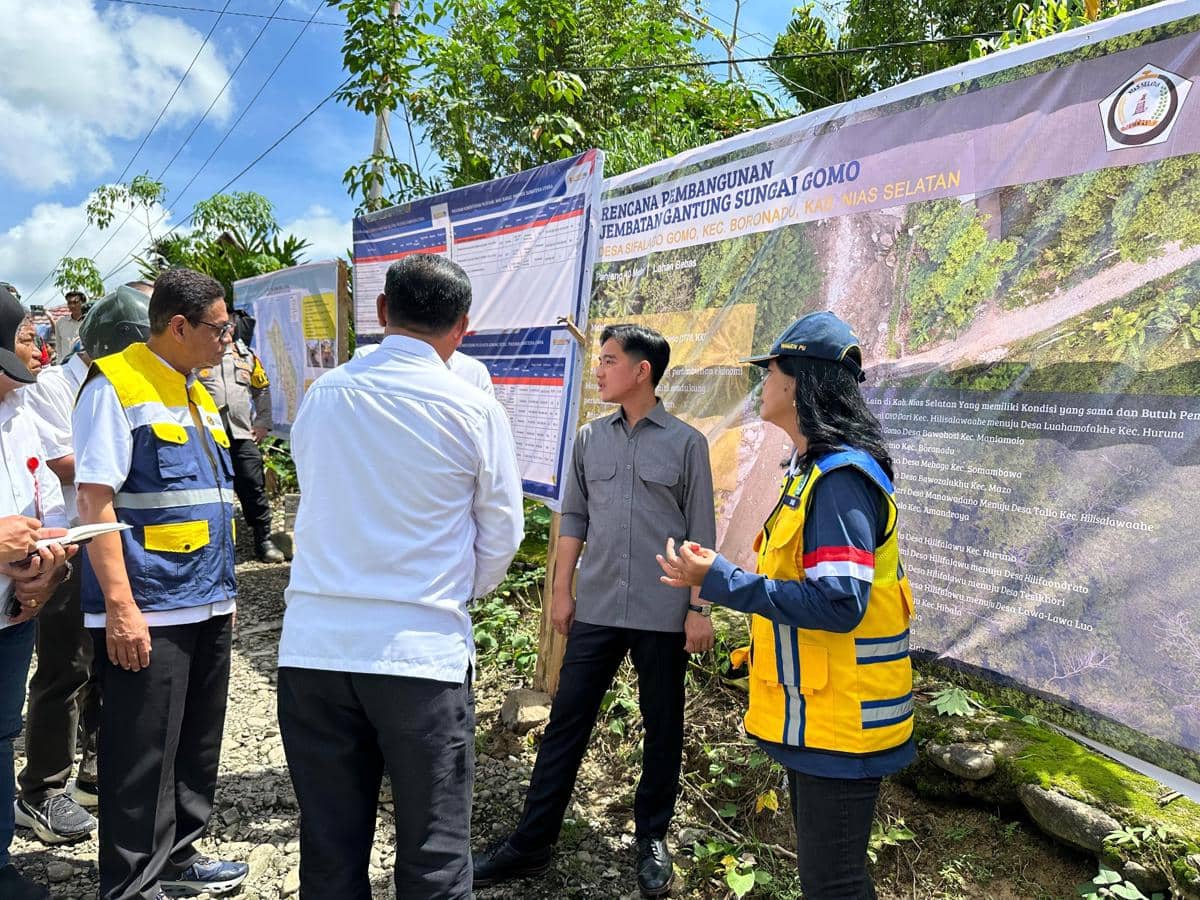 Kala Gibran Tinjau Pembangunan Jembatan Gantung di Nias Selatan