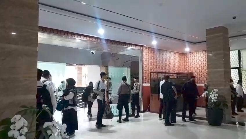 Usai Ditetapkan Tersangka, KPK Kembali Geledah Kantor Bupati Bekasi