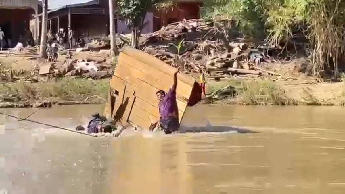 Wagub Aceh dan rombongan terjatuh saat meninjau korban banjir di Aceh Tengah (dok.warga)